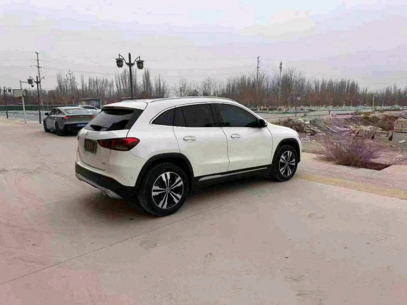 青岛22年奔驰GLA7