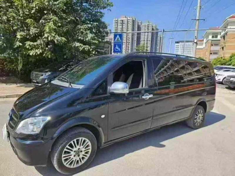 南宁14年奔驰威霆2