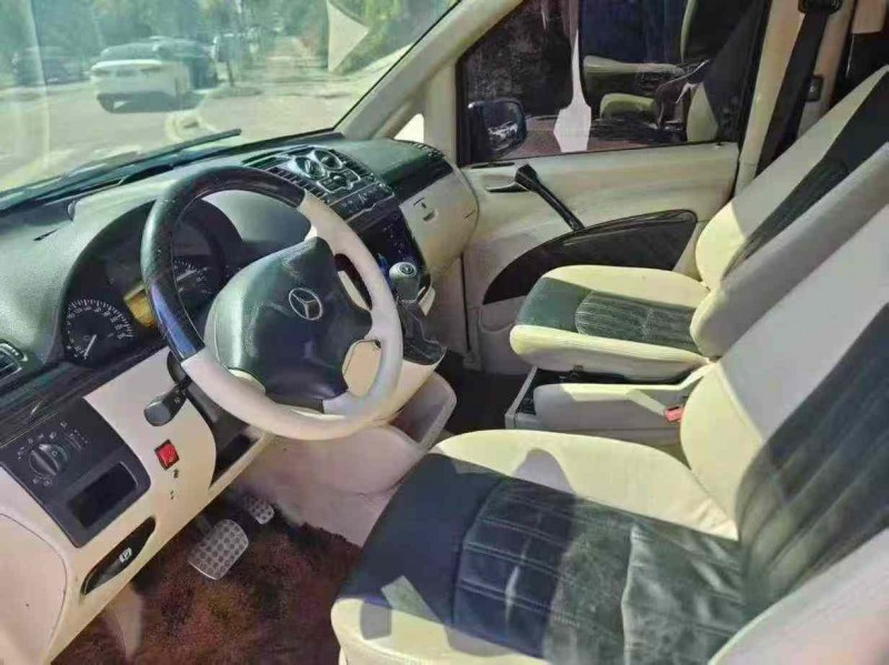 南宁14年奔驰威霆4