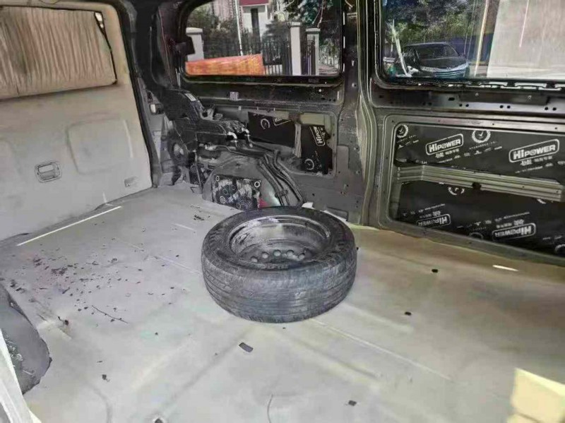 南宁14年奔驰威霆6