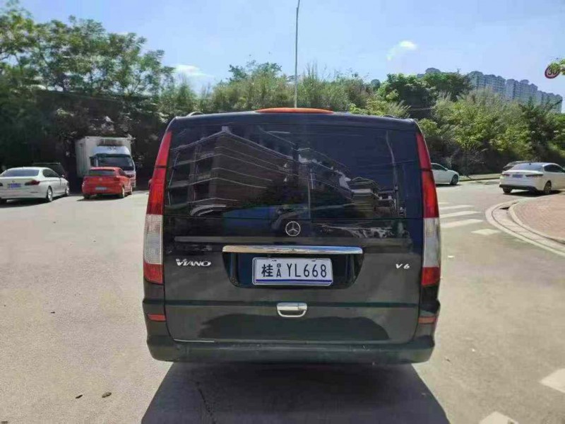 南宁14年奔驰威霆9