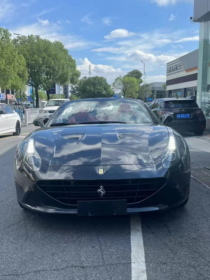 长沙15年法拉利California T1