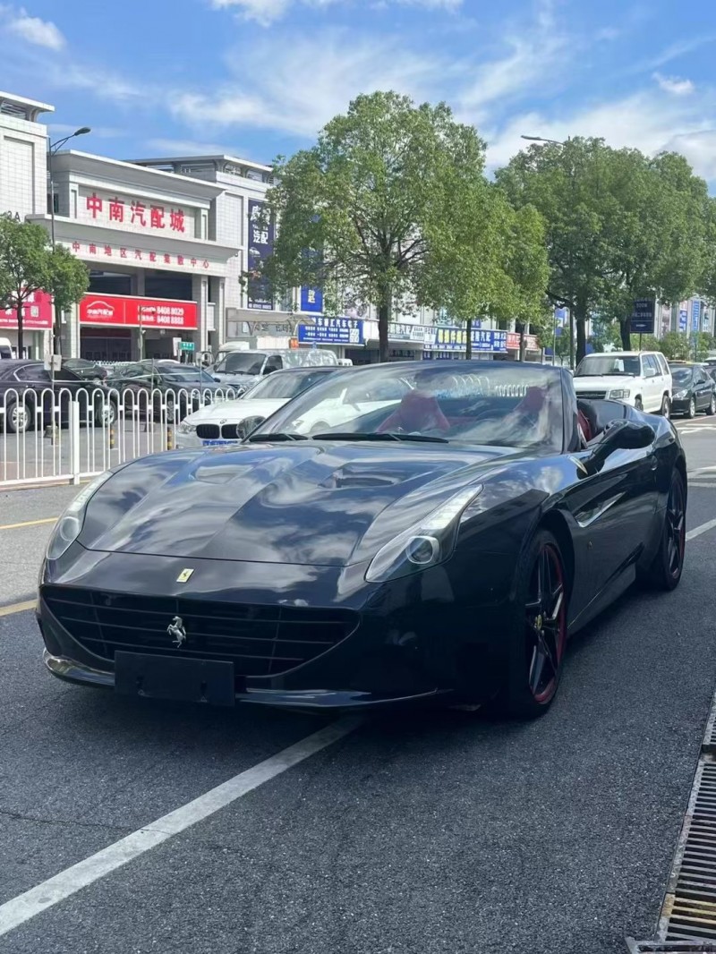 长沙15年法拉利California T3