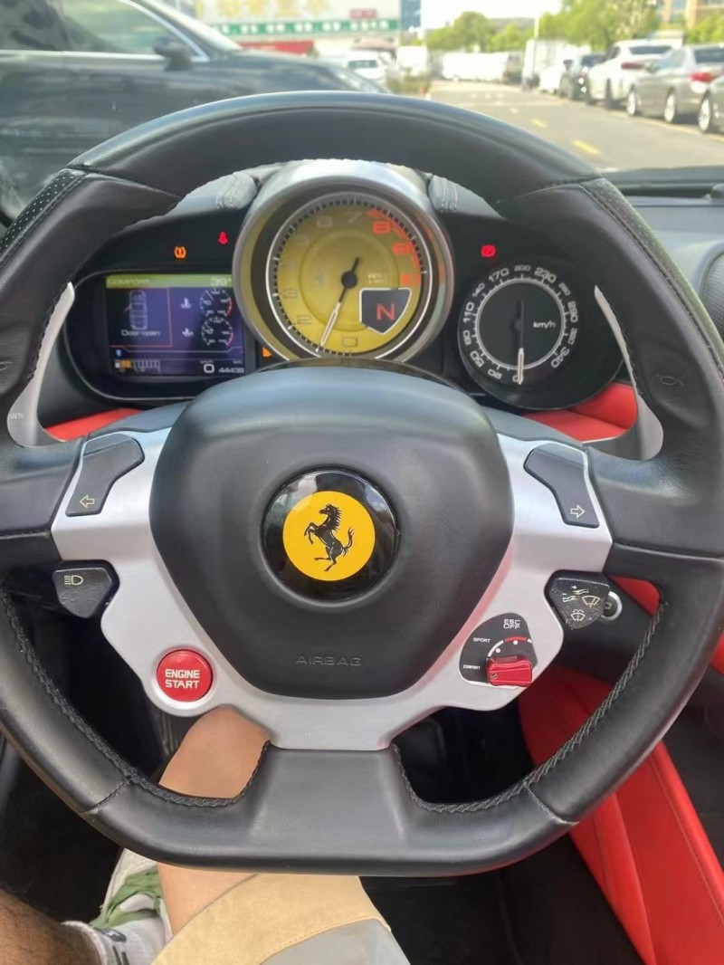 长沙15年法拉利California T8