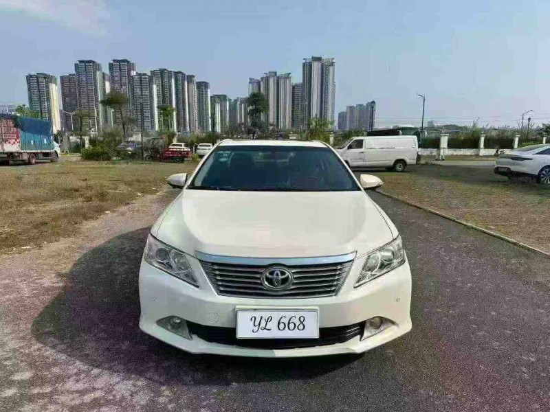 南宁14年丰田凯美瑞1