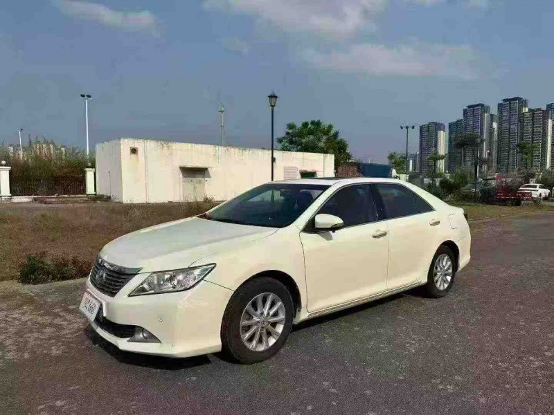 南宁14年丰田凯美瑞3