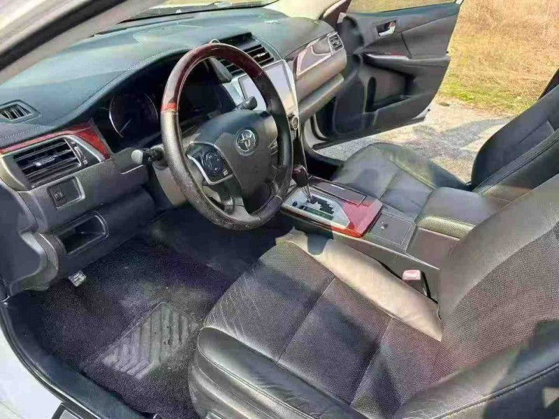 南宁14年丰田凯美瑞4