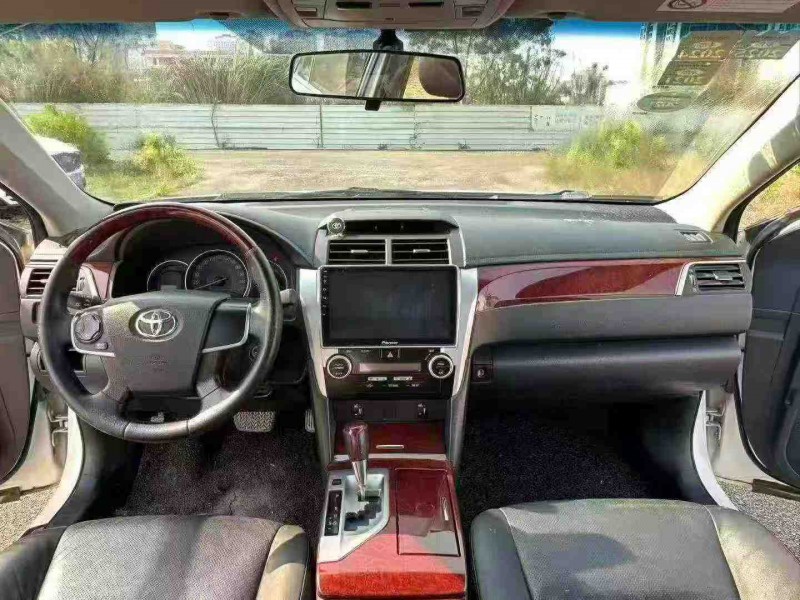 南宁14年丰田凯美瑞5