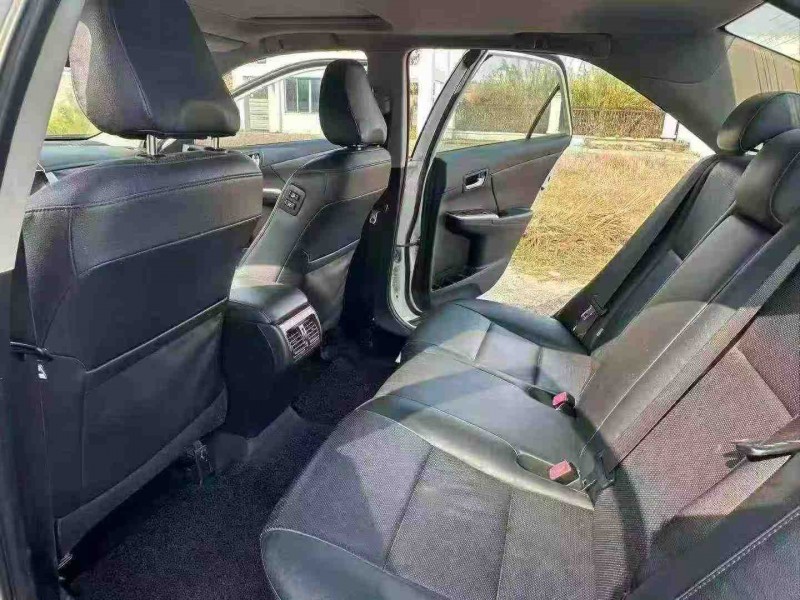 南宁14年丰田凯美瑞6