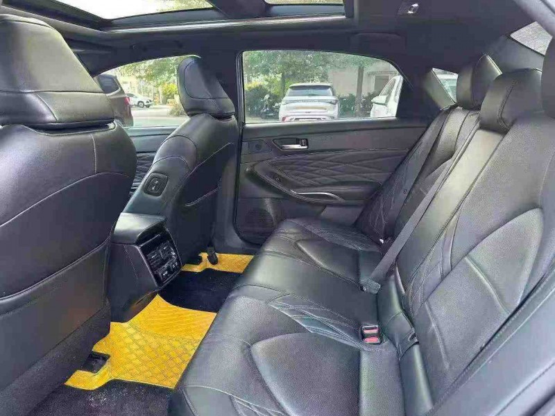 南宁19年丰田亚洲龙5