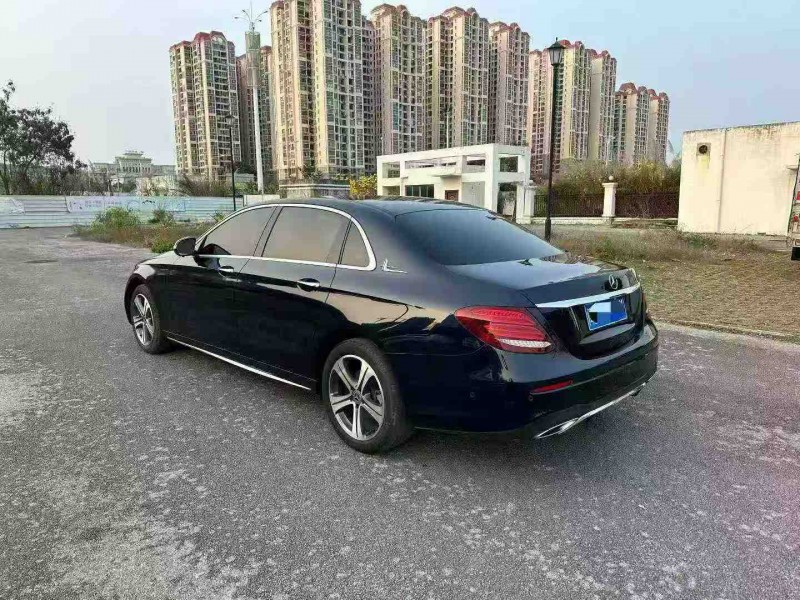 南宁18年奔驰E8