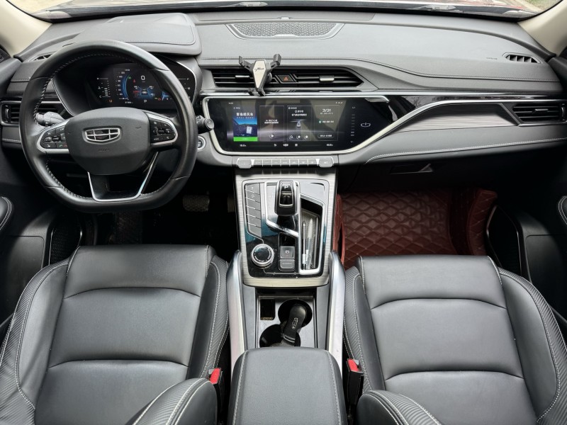 济宁21年吉利博越4