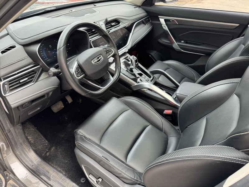 济宁21年吉利博越5