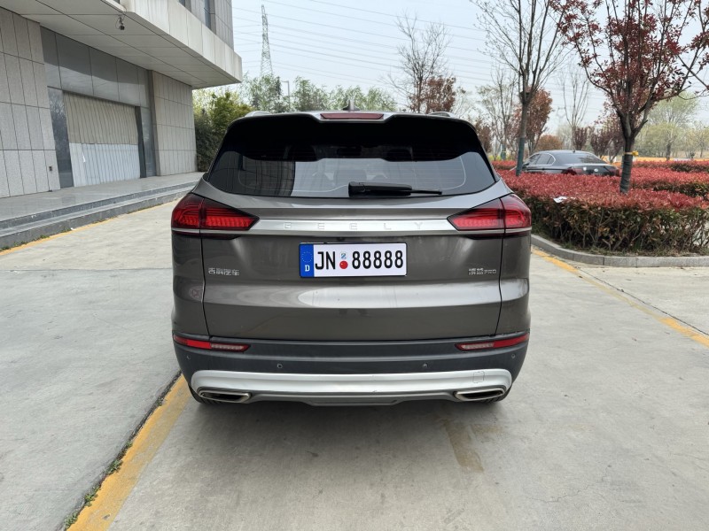 济宁21年吉利博越9