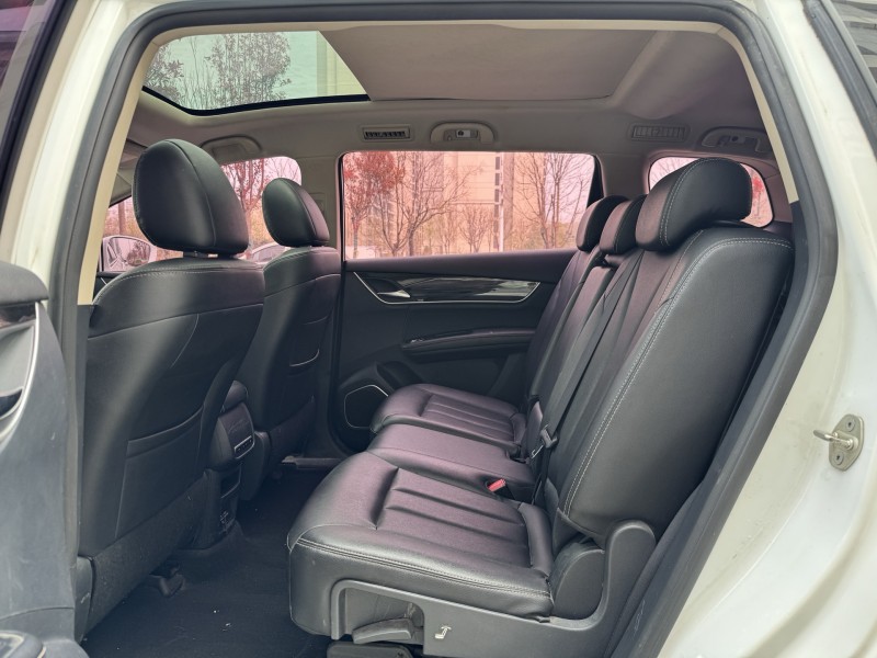 济宁18年比亚迪宋MAX6