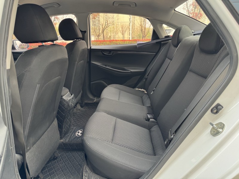 济宁18年现代悦动6