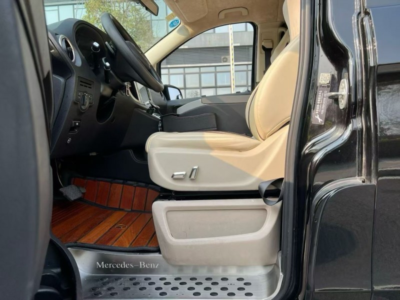 东莞19年奔驰威霆5