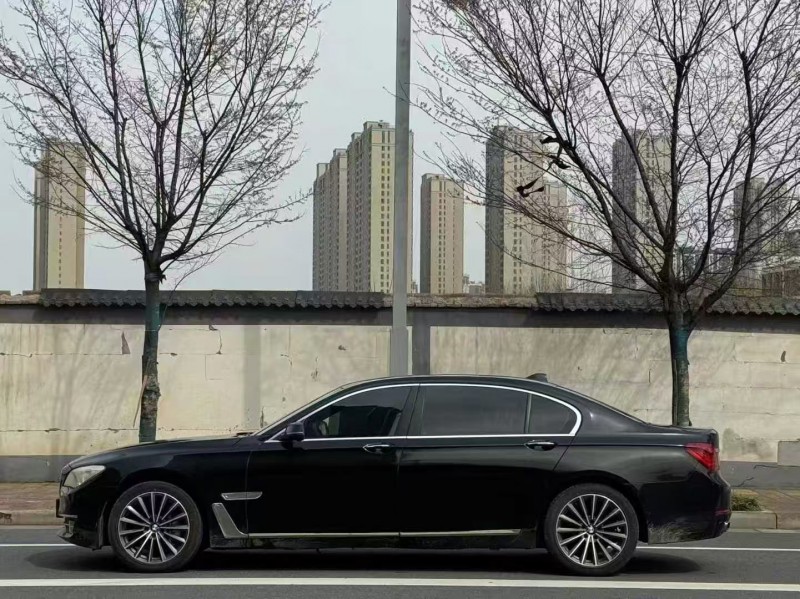 郑州13年宝马7系2