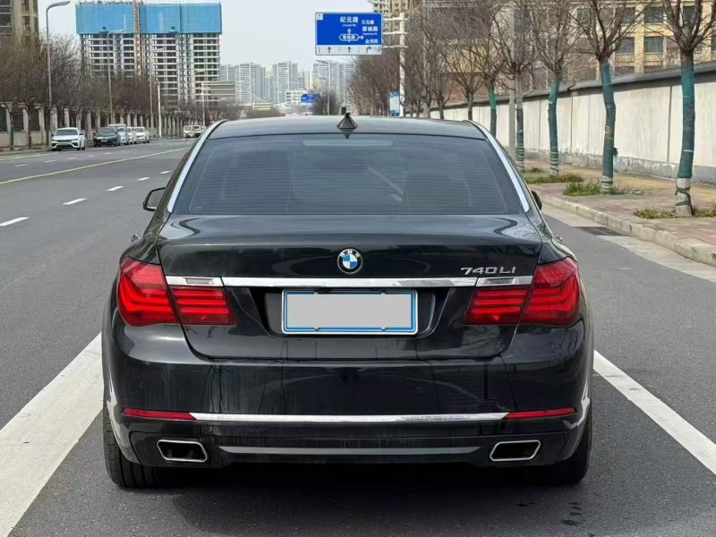 郑州13年宝马7系9