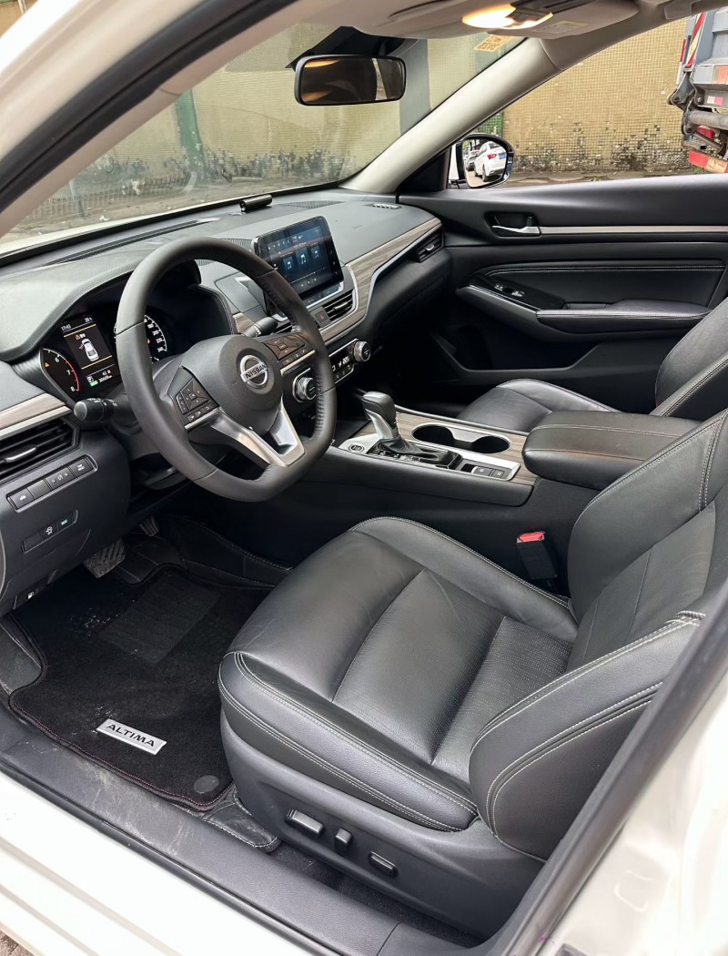 中山21年日产天籁5