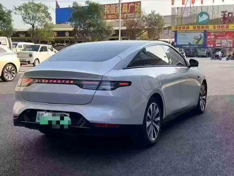 江门23年零跑汽车C018