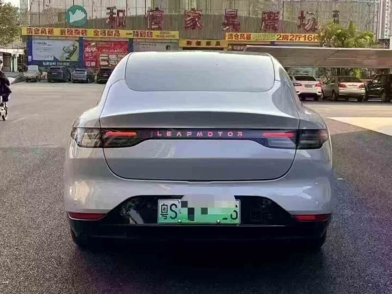 江门23年零跑汽车C019