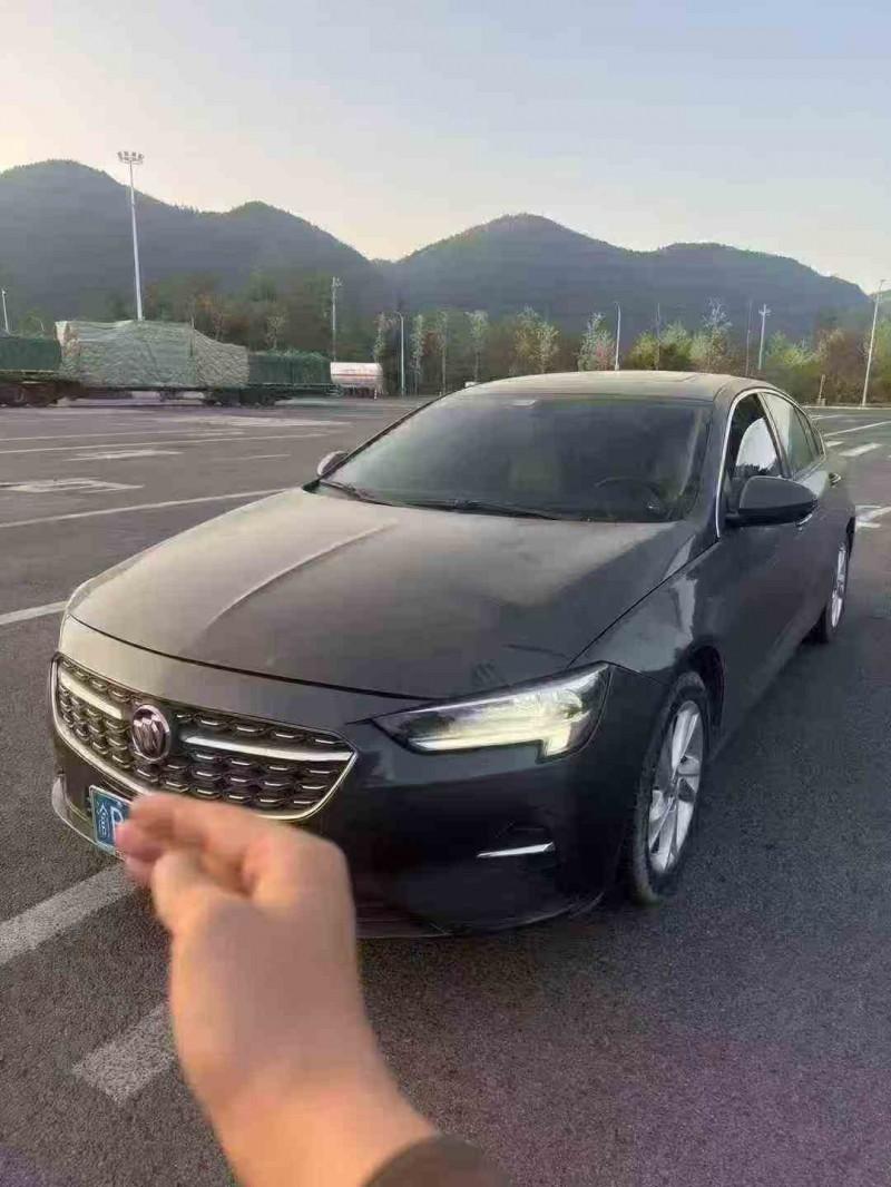 重庆21年别克君威3