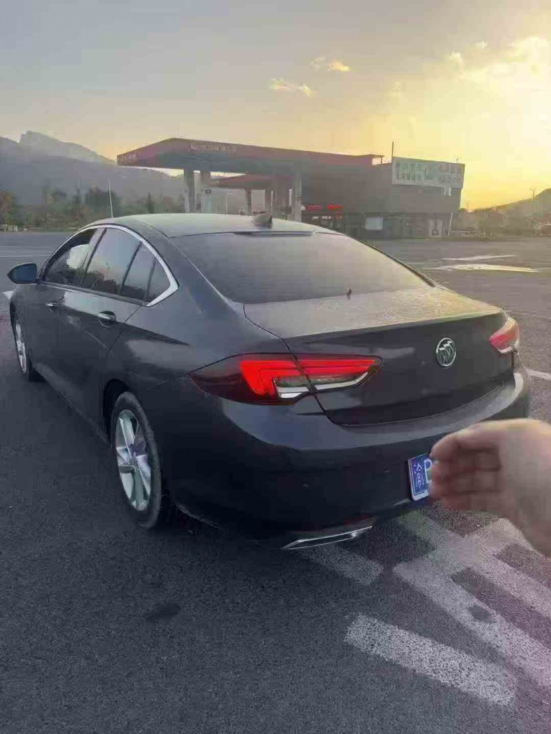 重庆21年别克君威7