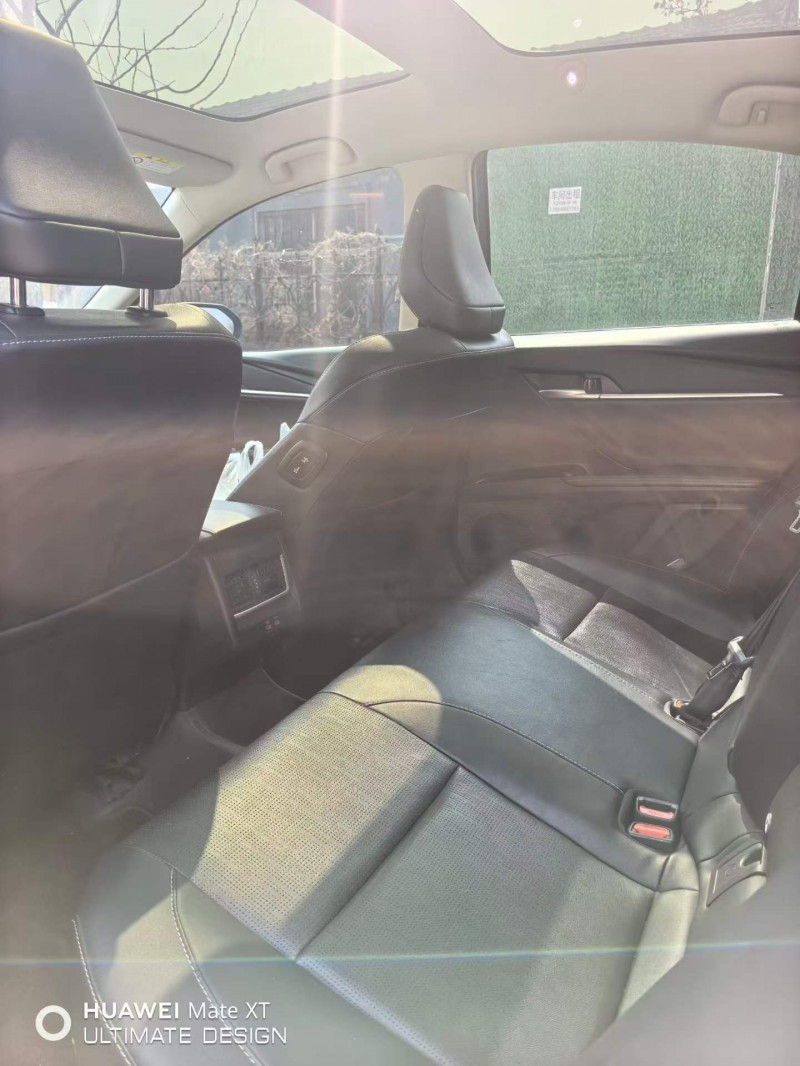 青岛24年丰田凯美瑞4