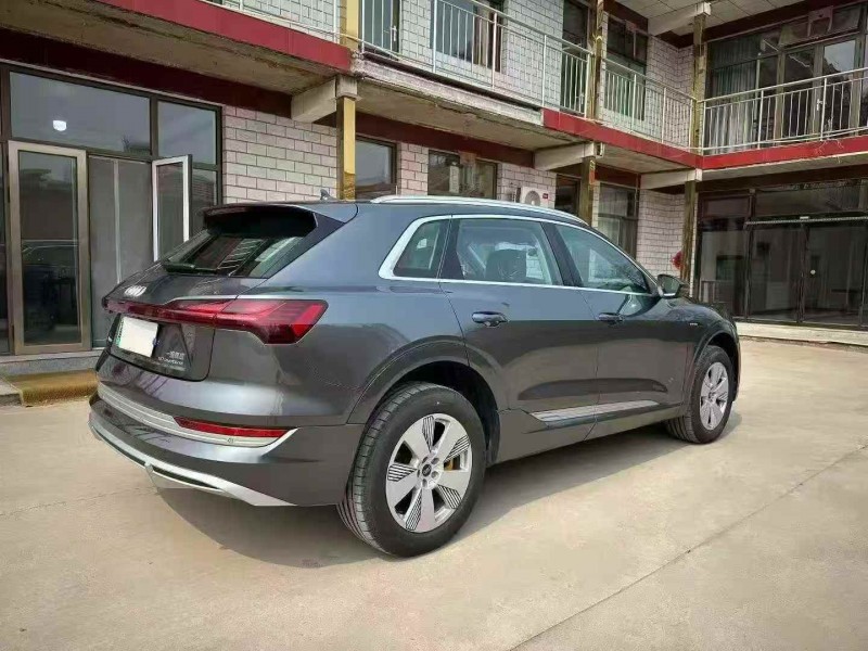 承德25年奥迪Q58