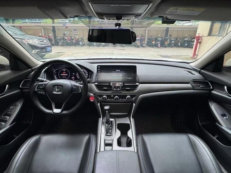 佛山22年本田雅阁8