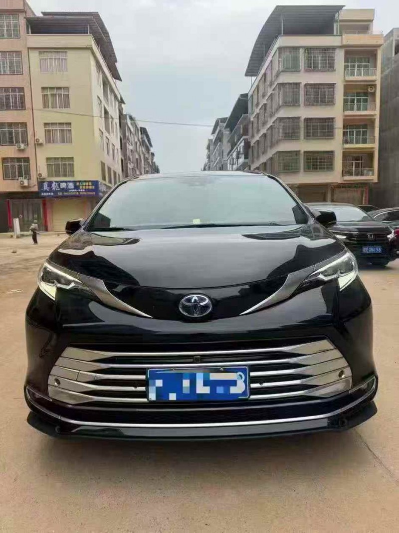 景德镇22年丰田塞纳1