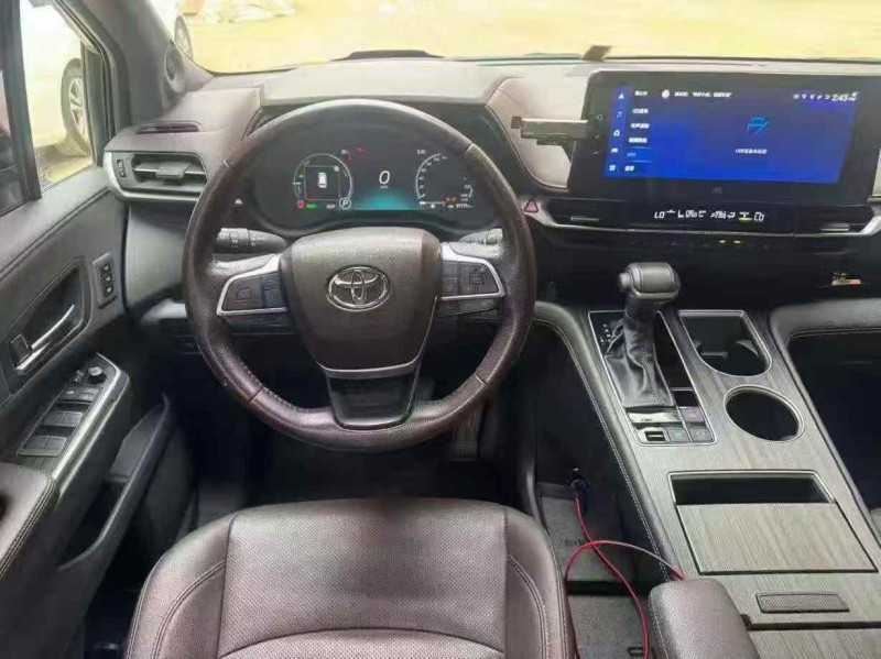 景德镇22年丰田塞纳7