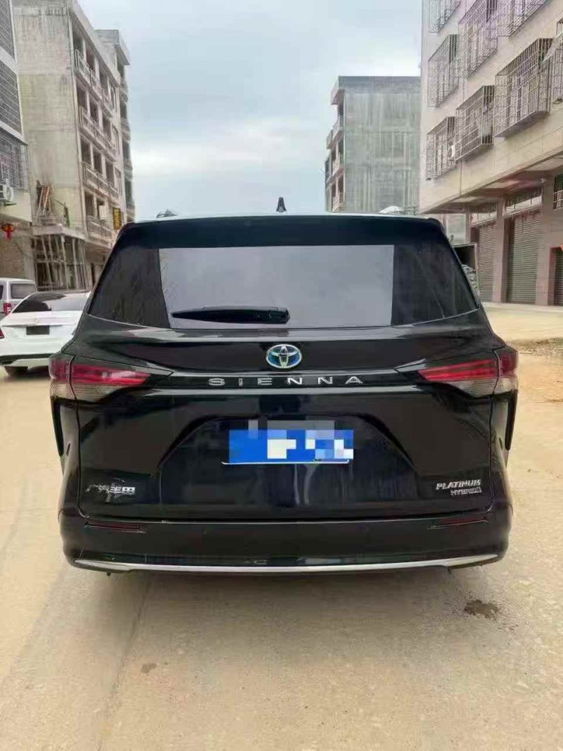 景德镇22年丰田塞纳9