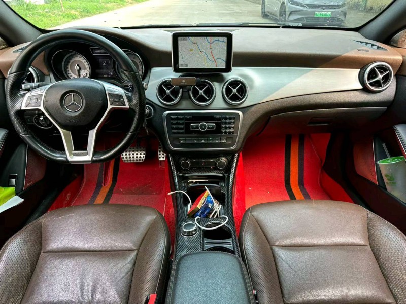 中山15年奔驰CLA5