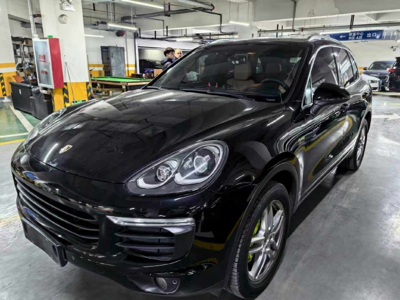 济宁16年保时捷卡宴1