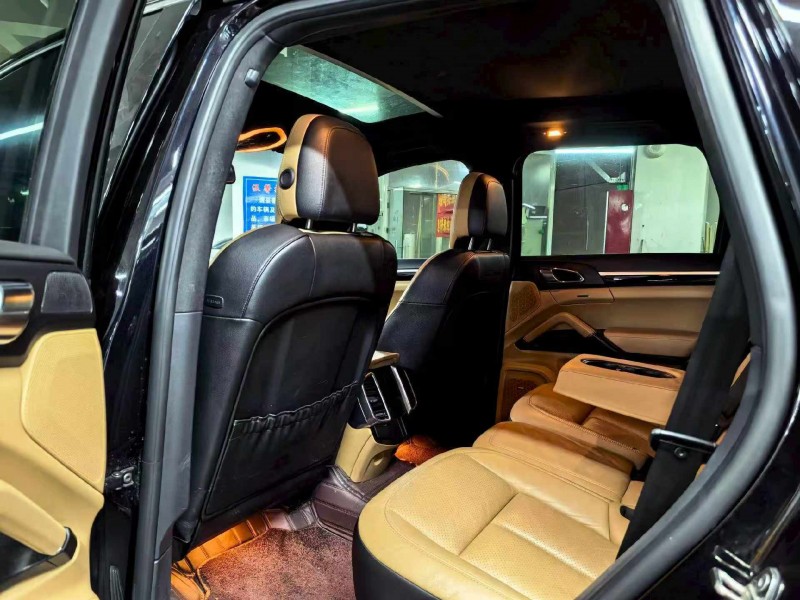 济宁16年保时捷卡宴2