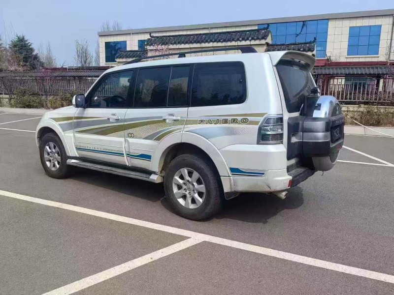 棗莊19年三菱帕杰羅8