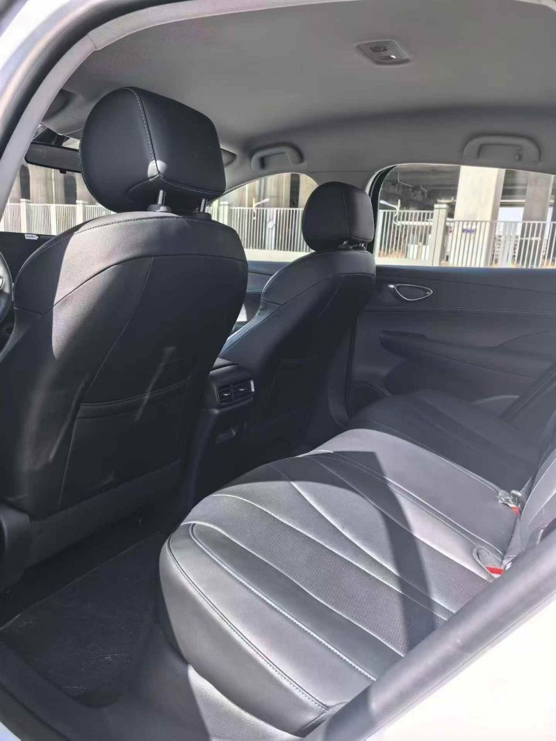 天津26年比亚迪海豹4