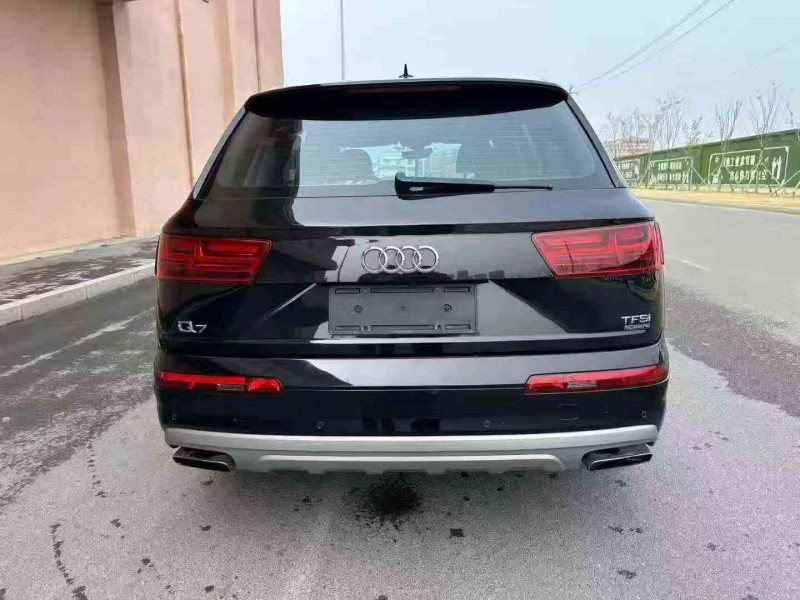 濟寧17年奧迪Q77