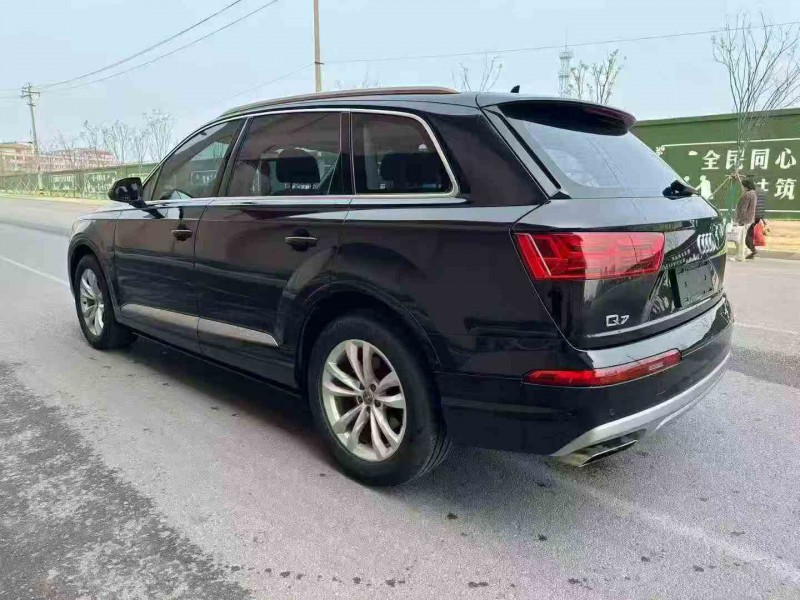 濟寧17年奧迪Q78