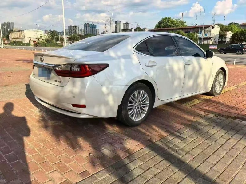 衡阳17年雷克萨斯ES7