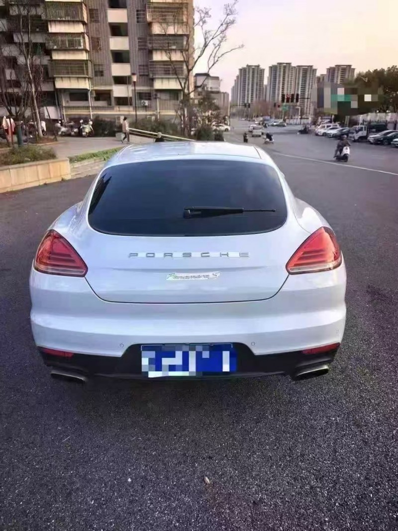 新余16年保时捷帕拉梅拉8