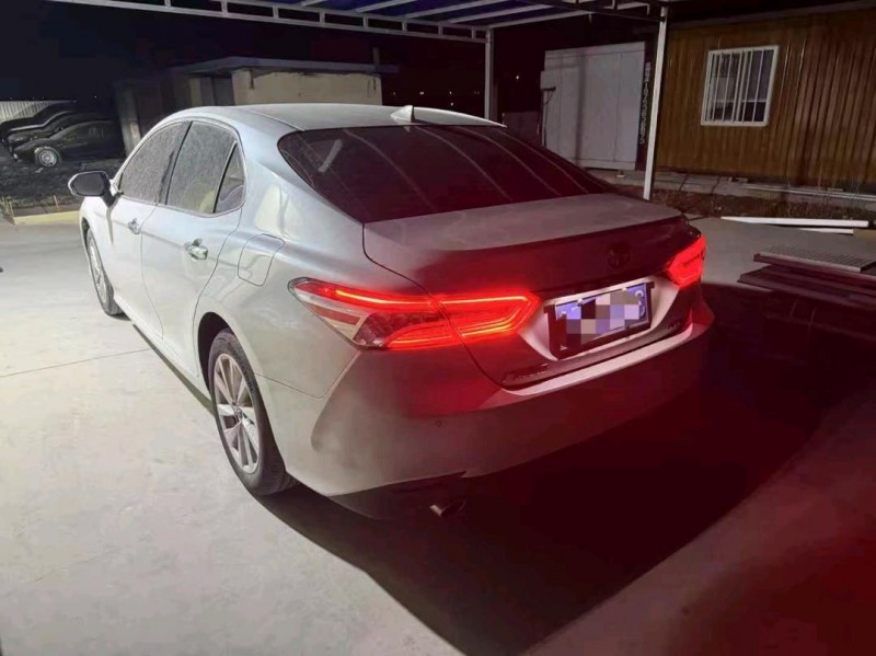 济宁23年丰田凯美瑞8