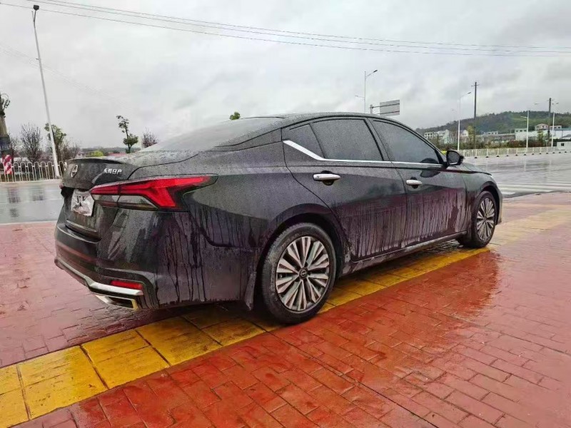 邵陽23年日產天籟5