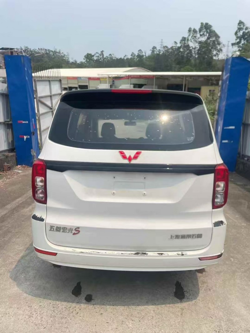 防城港20年五菱汽车宏光8