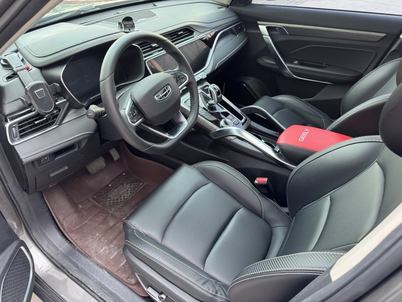 济宁20年吉利博越5