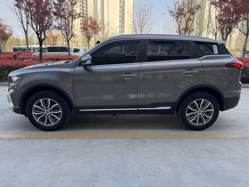 济宁20年吉利博越7