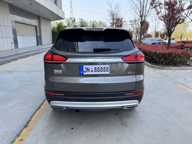 济宁20年吉利博越9