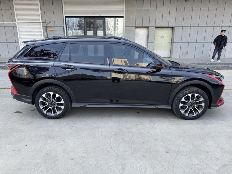 济宁22年东风奕炫8